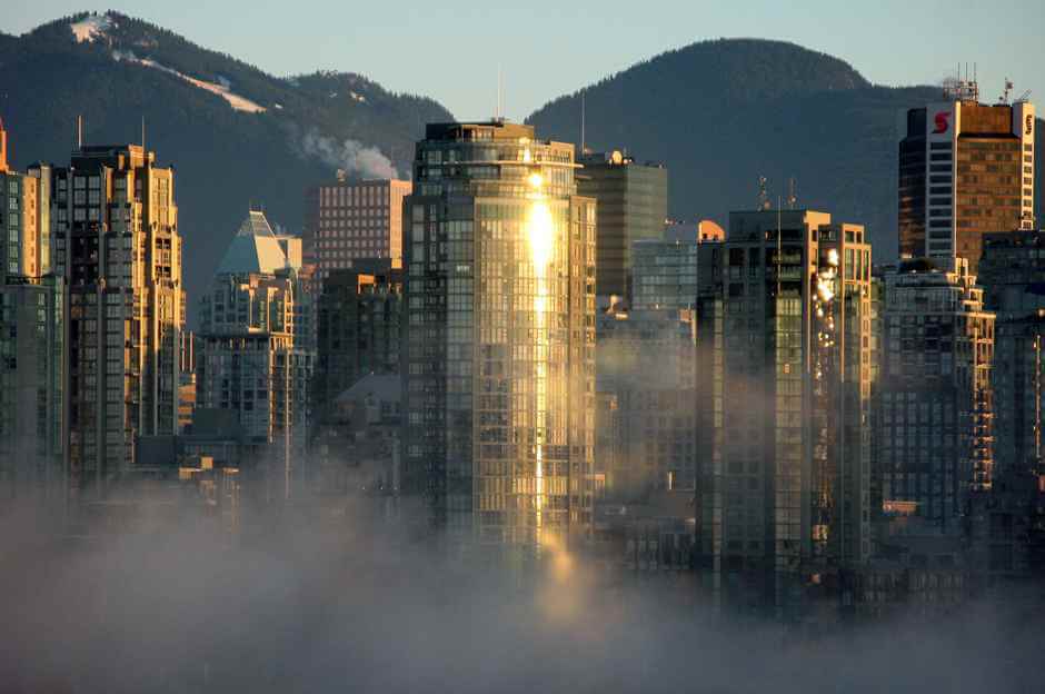 Vancouver im Morgennebel © Copyright Ruth Hartnup