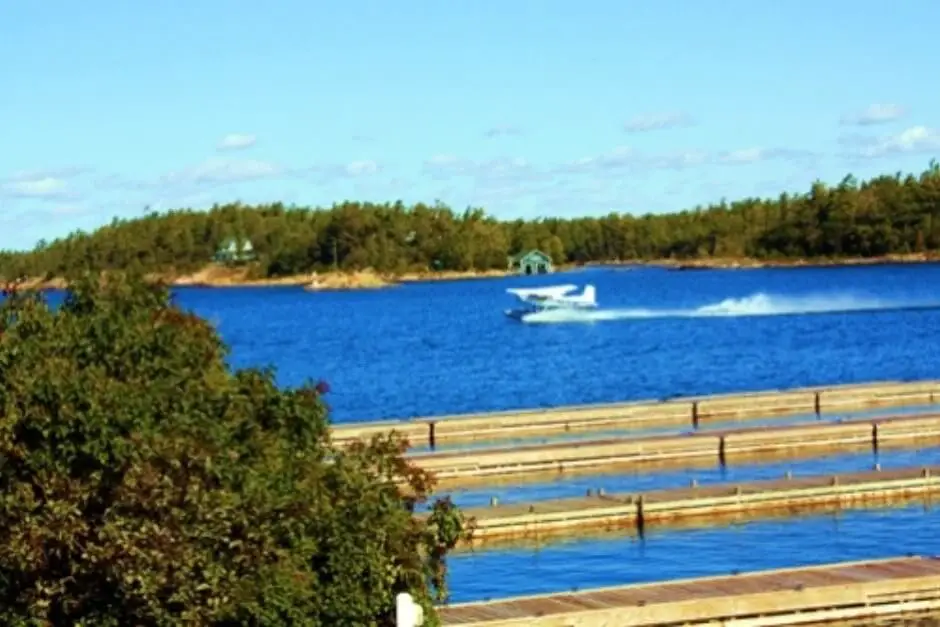 By seaplane to a restaurant on the 30000 islands in Canada