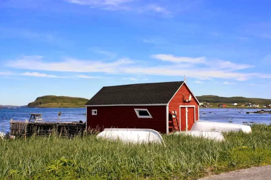 Rote Hütte am Meer