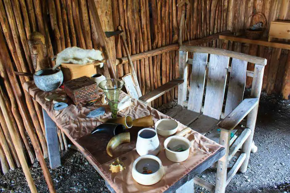 In einem Wikingerhaus in L'Anse aux Meadows Viking Site