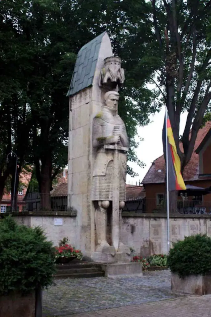 Roland's statue next to the town hall of the city