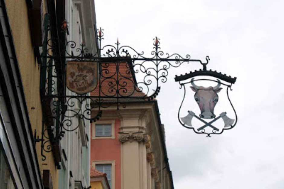 Baroque facades on the picturesque wooden market