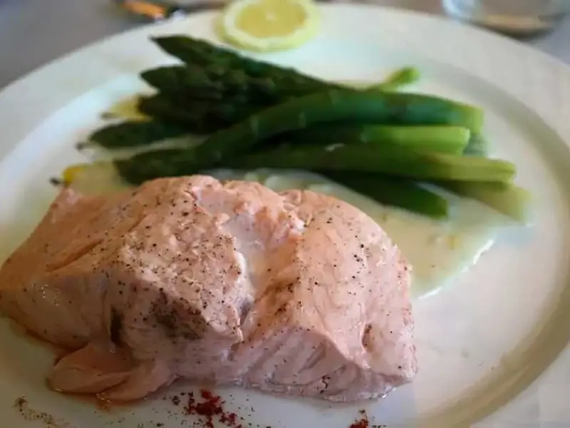 Salmon with asparagus