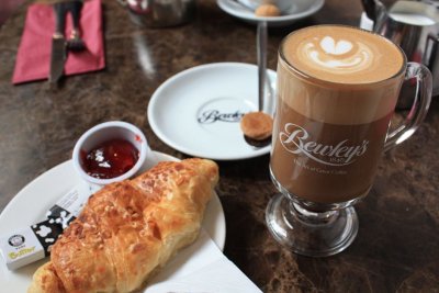 Und das nicht nur wegen des leckeren Kaffees in diesem Cafe in Dublin