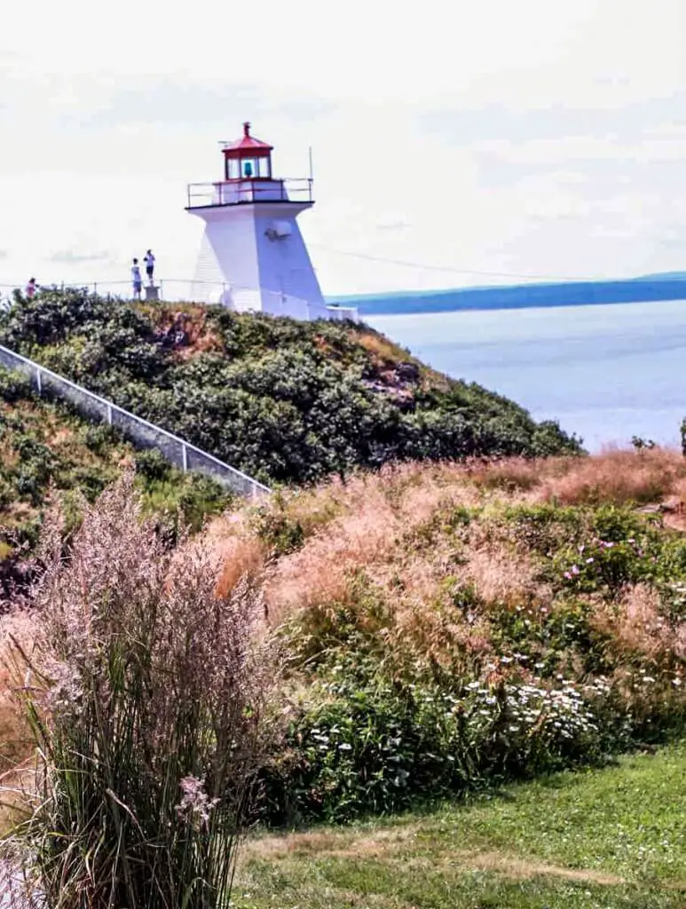 Der Leuchtturm am Cape Enrage an der Bay of Fundy in New Brunswick