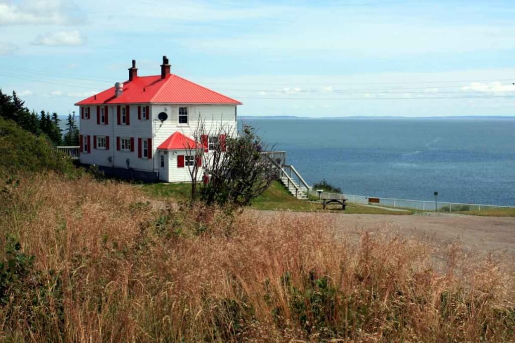 The former lighthouse keeper's house at Cape Enrage © Copyright Monika Fuchs, TravelWorldOnline