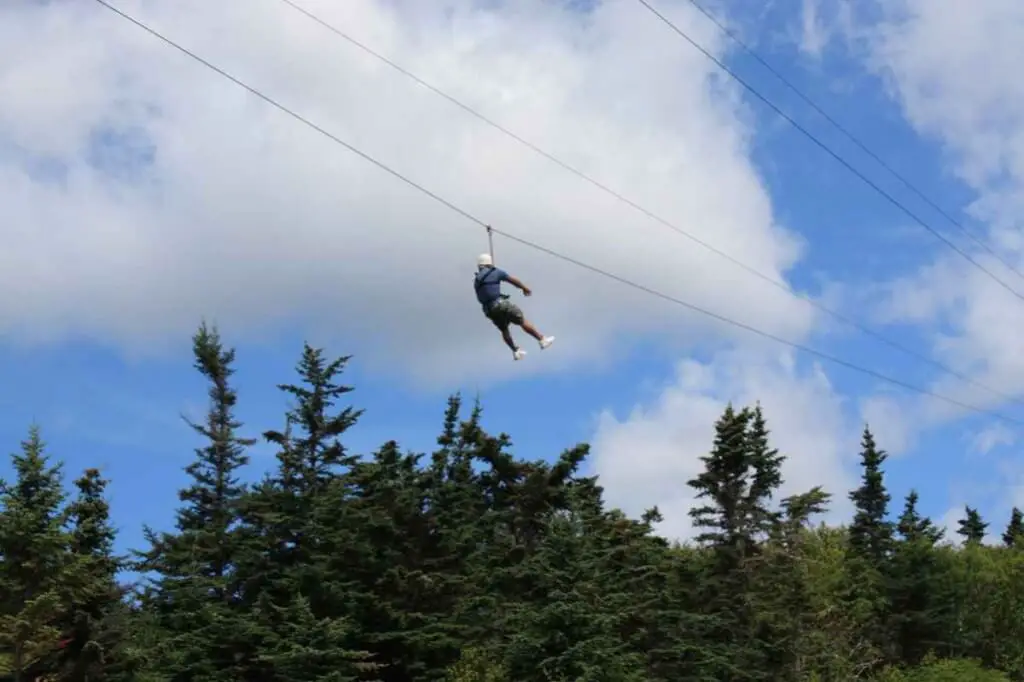 An der Zip-Line über die Klippen von Cape Enrage © Copyright Monika Fuchs, TravelWorldOnline