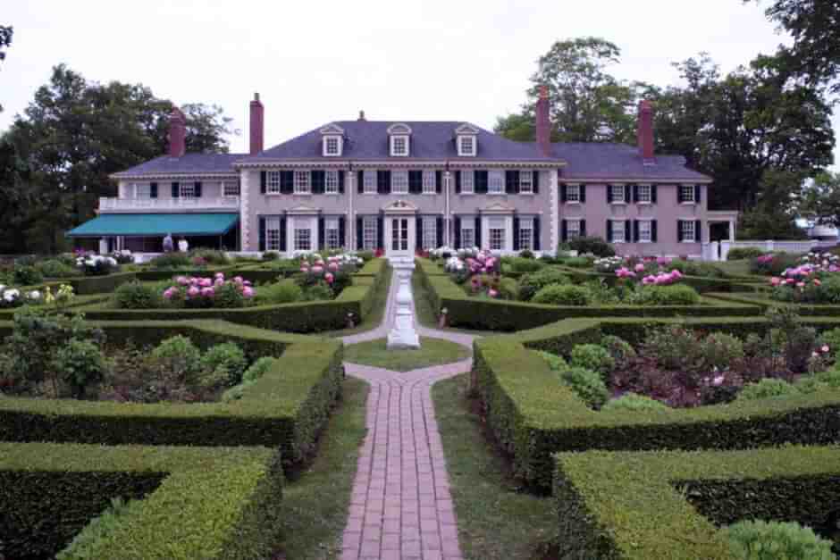 Hildene Mansion in Manchester Vermont © Copyright Monika Fuchs, TravelWorldOnline