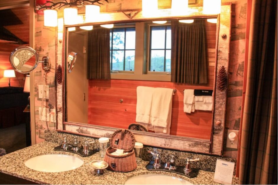 Großzügig: das Bad unserer Luxus Lodge New Hampshire