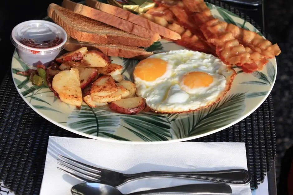 Spiegeleier mit Speck - Typisch amerikanisches Frühstück