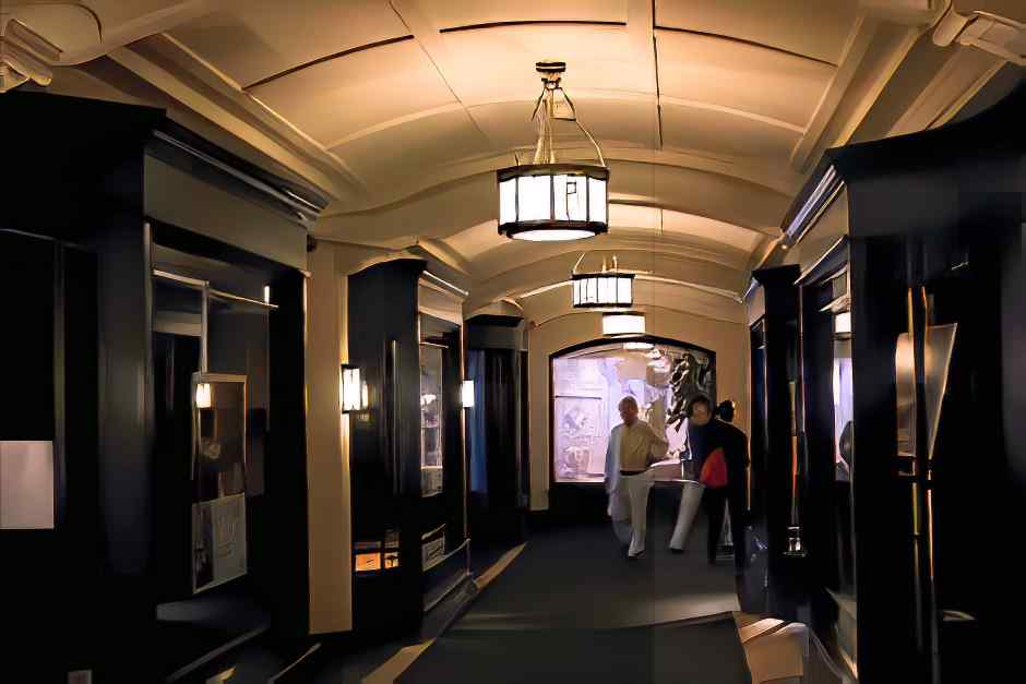 Boutiques and galleries on the ground floor of Chateau Frontenac