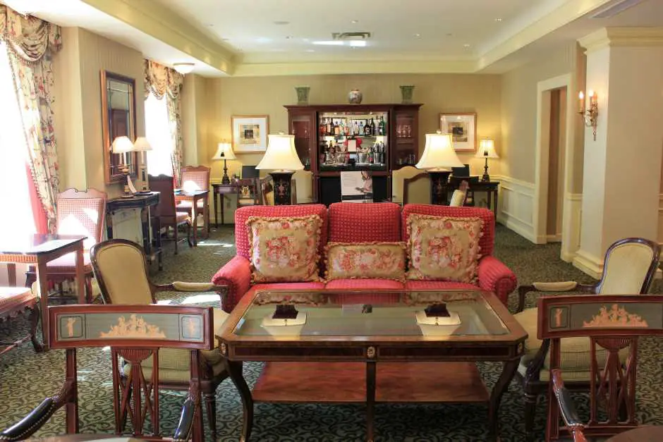 The lounge on the Fairmont Chateau Laurier Gold Floor