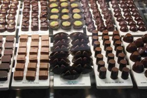 Schokoladen-Pralinen mit Essig oder indischem Chai Masala