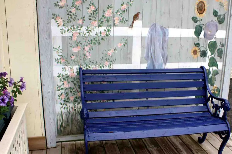 Charming Quebec Village: A cozy bench in Knowlton, Quebec
