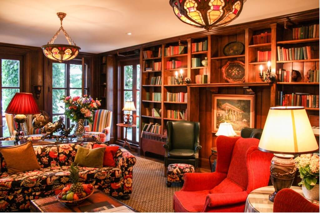 A lounge like Louise Penny's The Village in the Red Forests