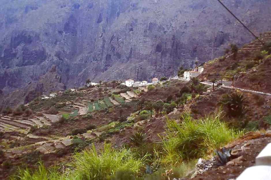 narrow mountain road