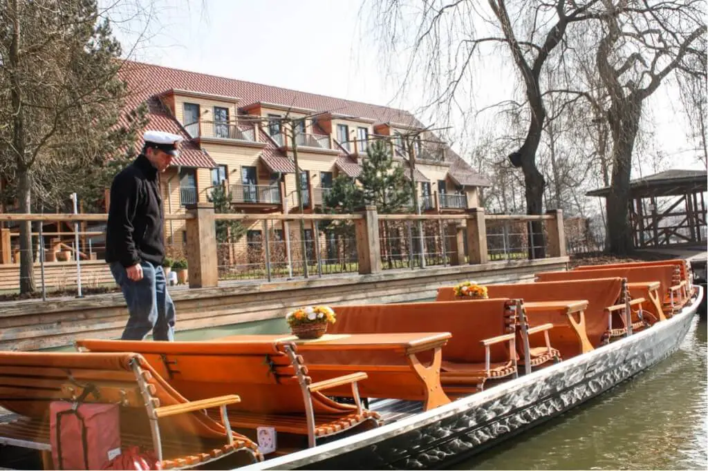 The flat barge in front of the beach house Spreewald in Lübben is waiting for passengers - three days in the Spreewald