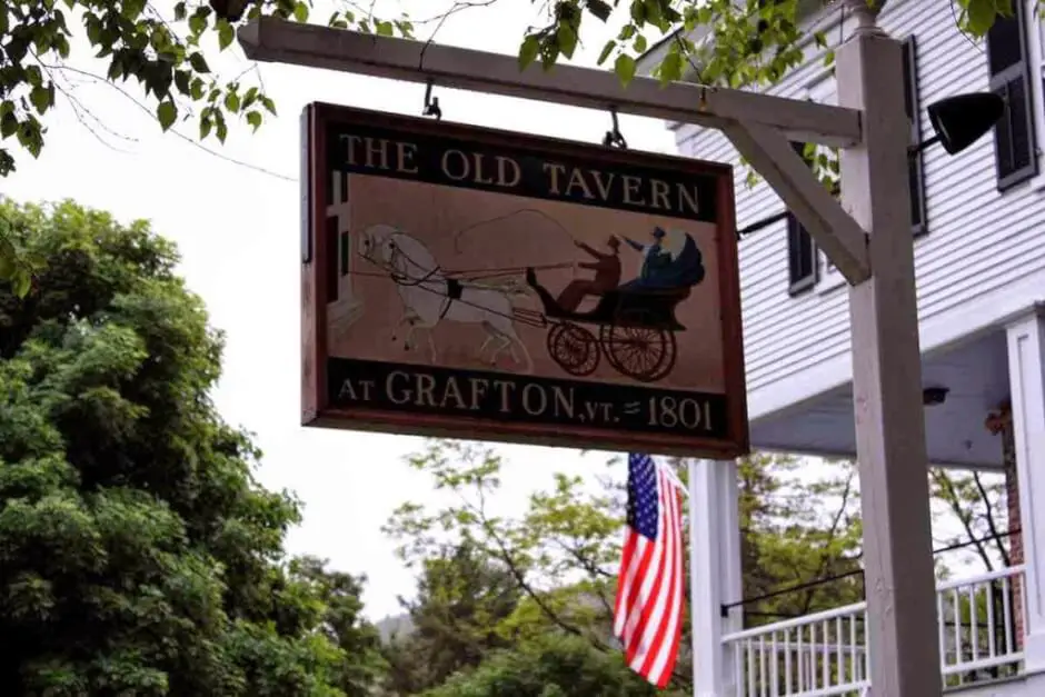 ... am besten mit einer Taverne wie hier der Old Tavern in Grafton