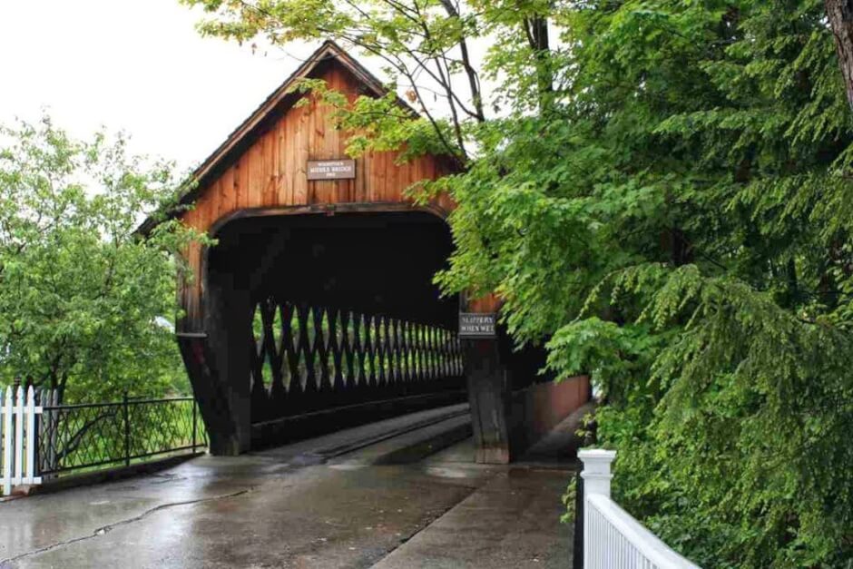Die überdachte Brücke von Woodstock, Vermont Green Mountain Villages