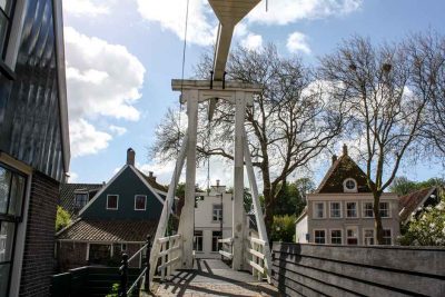 Eine der hölzernen Zugbrücken in Edam