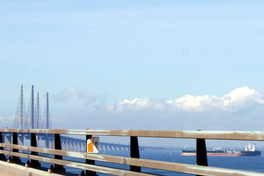 Tanker at the Öresund Bridge - Öresund Bridge Costs, prices and tolls