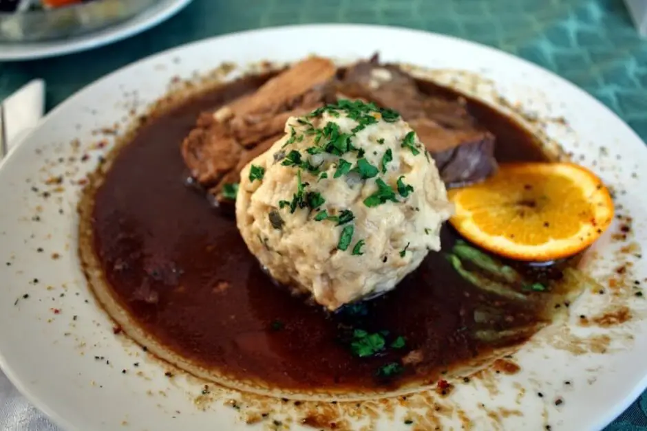 Schweinsbraten mit Knödel