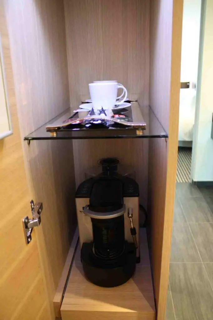 Kaffeeschrank