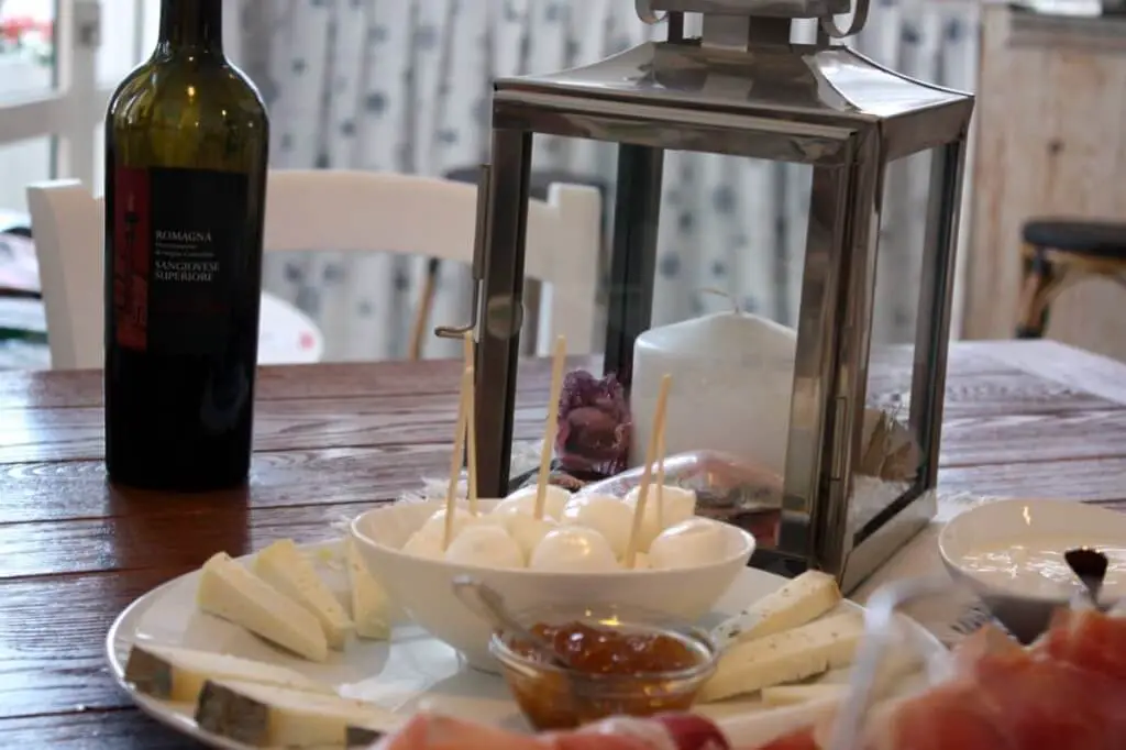 Wine, cheese and figs in the Bagno Magnano