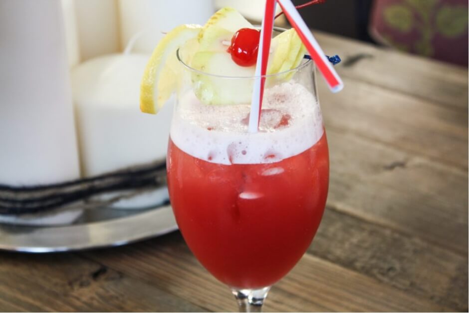 Non-alcoholic fruit cocktail