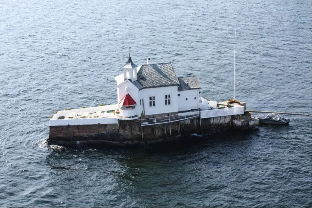 A cafe in the middle of the fjord