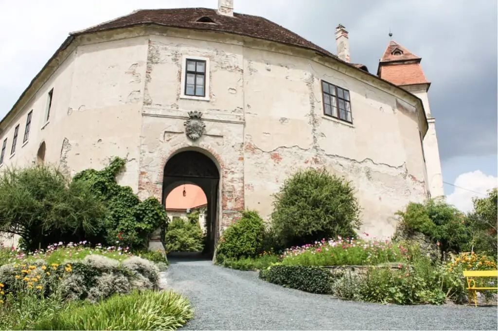 Burg Bernstein in the borderland