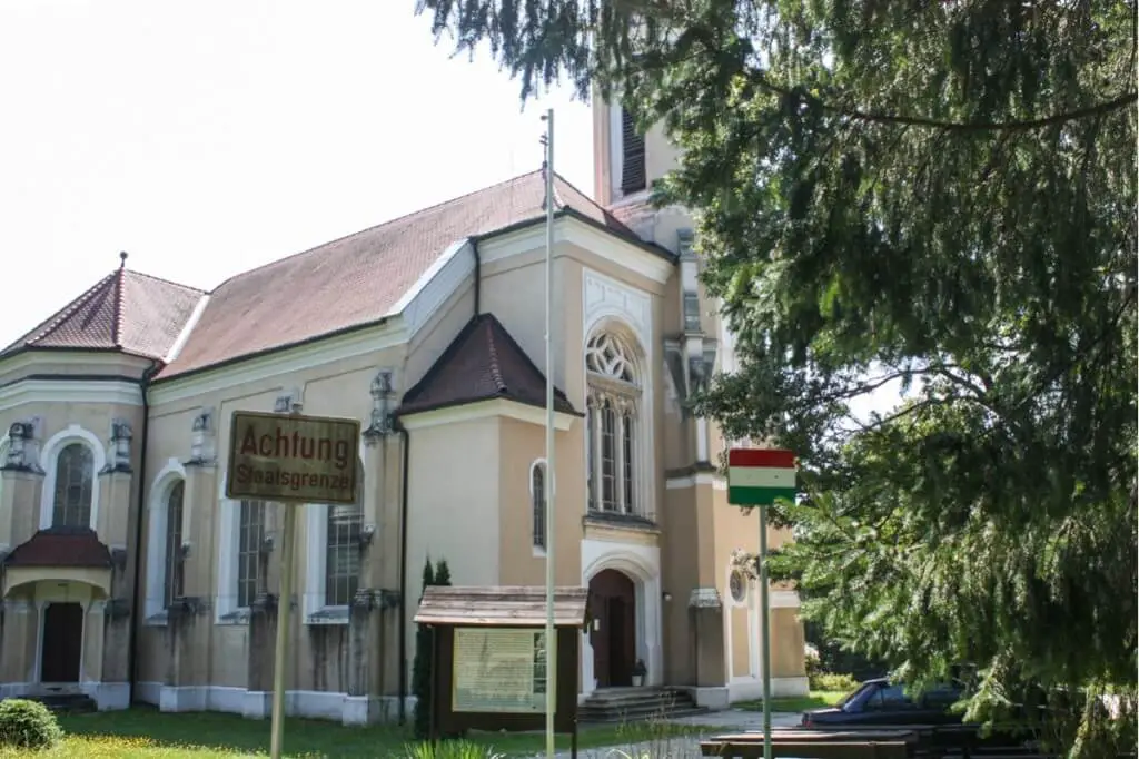 Die Kirche an der Staatsgrenze