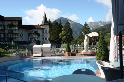 Pool mit Alpenblick in Reiter's Posthotel in Achenkirch