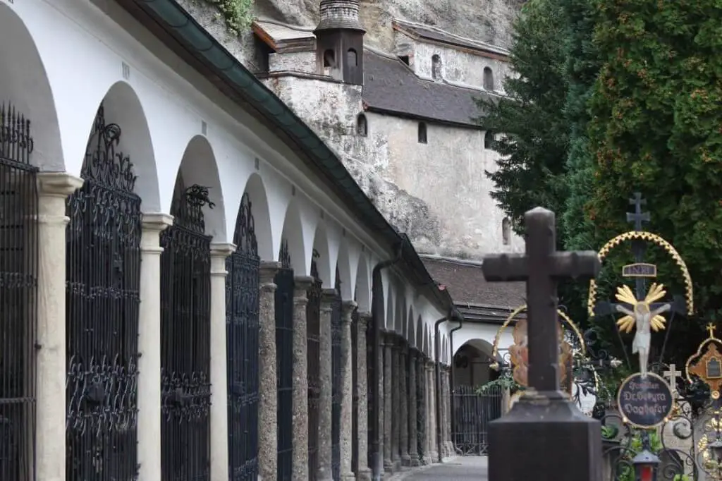 Crying in the Stiftsfriedhof St. Peter in Salzburg