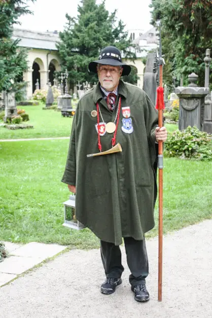 Nachtwächter Hans im Sebastian Friedhof in Salzburg