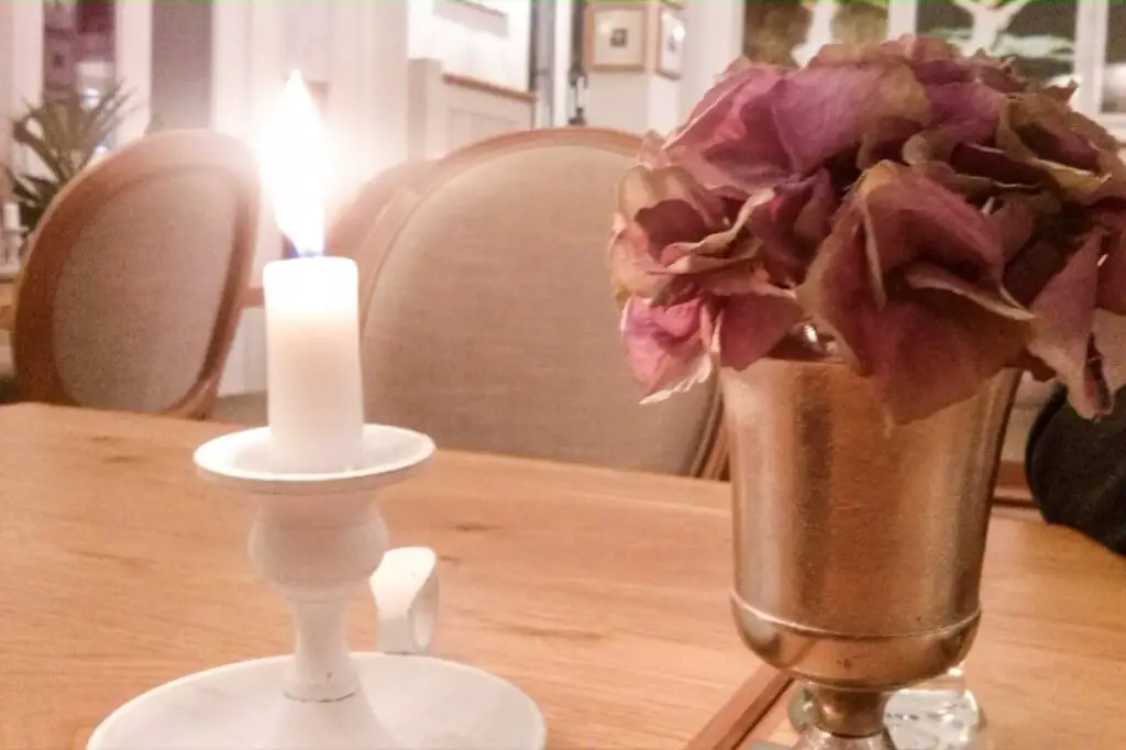 Elegant table decoration in Tillmann Hahn's Gasthaus in the Villa Astoria in Kühlungsborn