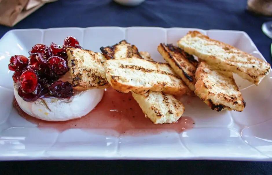 Gebackener Camembert mit Cranberries