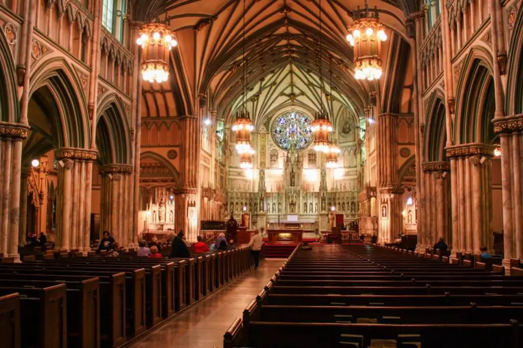 Der Innenraum der St. Dunstan's Basilica, eine der Charlottetown Sehenswürdigkeiten