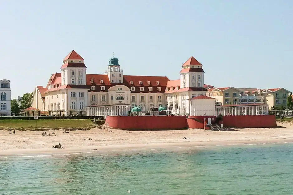 Kurhaus Binz, die Grande Dame der Bäderarchitektur - perfekt für eine Genuss Reise an die Ostsee