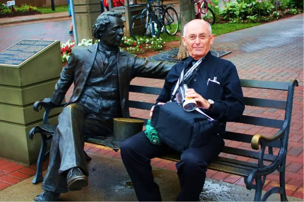 Petar gets on well with Sir John A. MacDonald