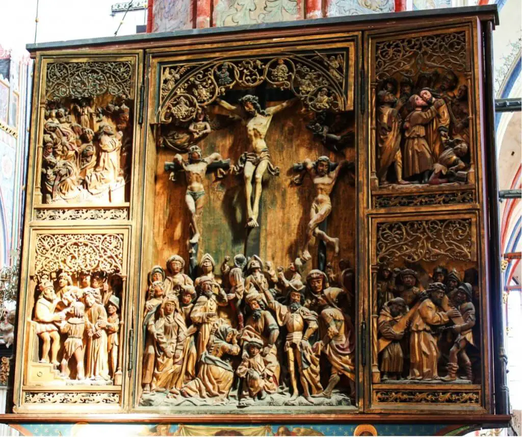 Glorious side altar