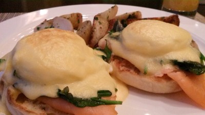 East Coast Eggs Benedict in Wilfried's Restaurant im Chateau Laurier in Ottawa