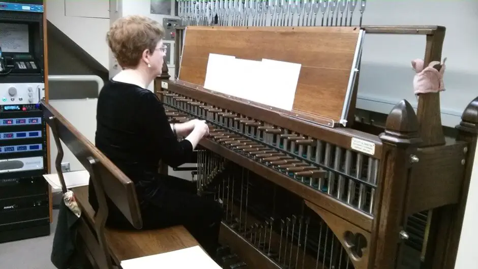 Highly concentrated - Dr. med. Andrea McCrady on the Glockenspiel Keyboard