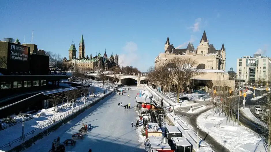 Ottawa Winterlude 2025 Eisskulpturen und Schlittschuhlaufen