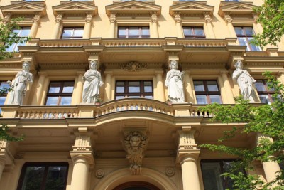 Wien Reisetipps - Prachtvolle Fassaden auf unserem Weg vom Donaukanal zum Prater in Wien
