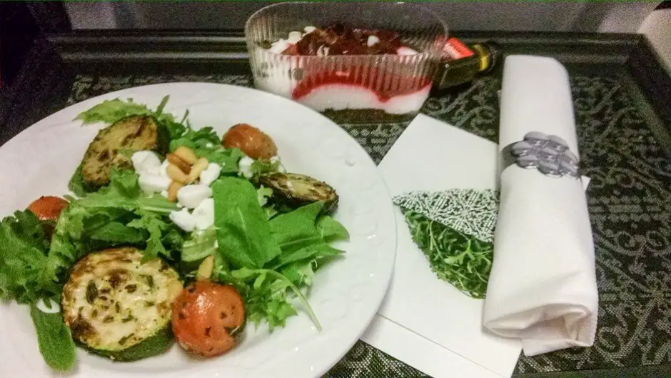 Abendessen in der KLM Business Class von Amsterdam nach München