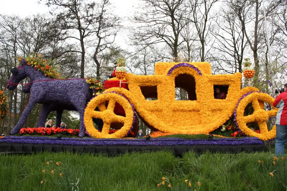 Der Königswagen beim Bollenstreek Blumencorso