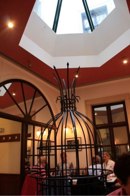 Im Café Mayer