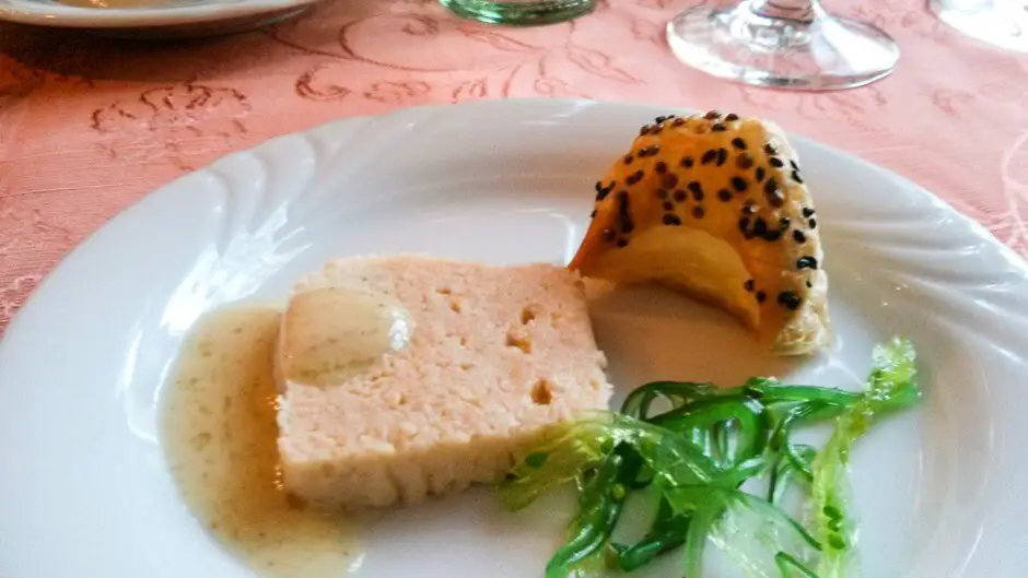 Salmon mustard foam with seaweed in Monschau restaurants