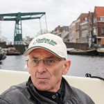 Petar genießt unsere Bootsrundfahrt durch Leiden Holland